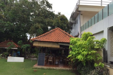 Отель, гостиница с 24 спальнями в Легиан, Кута, Бадунг,  (9492) 4