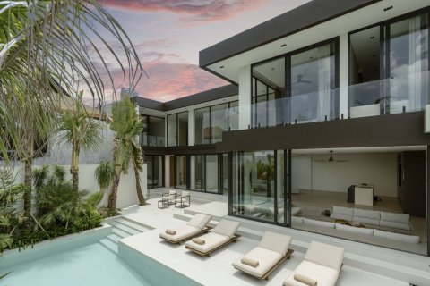 4 bedrooms House in Seminyak, Badung, Bali (15749)