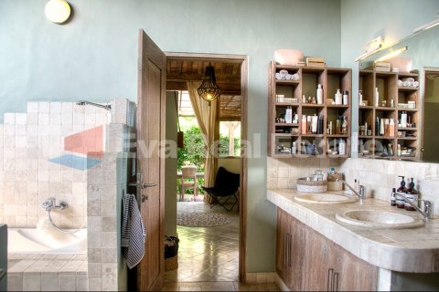 5 bedrooms Villa in Kerobokan, Badung, Bali (2391) 19