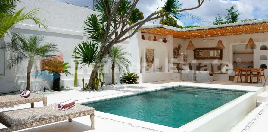 3 bedrooms Villa in Kerobokan, Badung, Bali (2387)