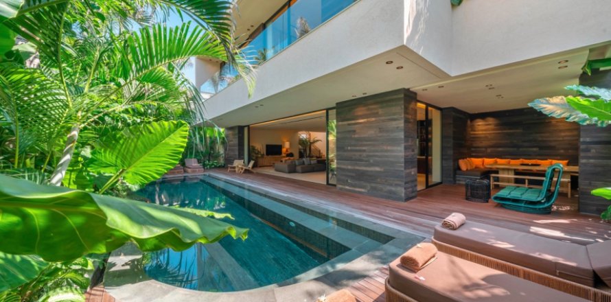 Вилла с 4 спальнями в Чангу, Бадунг,  (9180)