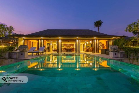 Вилла с 6 спальнями в Джимбаран, Бадунг, Бали (10613)