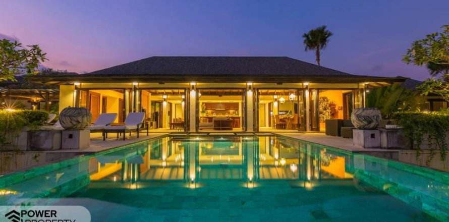 Вилла с 6 спальнями в Джимбаран, Бадунг, Бали (10613)