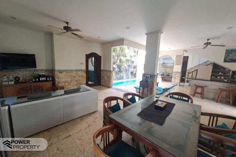 Вилла с 4 спальнями в Кута, Бадунг, Бали (10609) 4