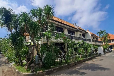 Вилла с 4 спальнями в Кута, Бадунг, Бали (10609) 14