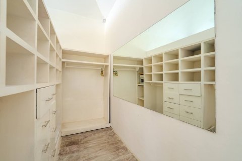 4 bedrooms Villa in Seminyak, Badung, Bali (15157) 8