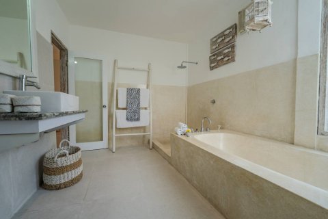 4 bedrooms Villa in Seminyak, Badung, Bali (15157) 4