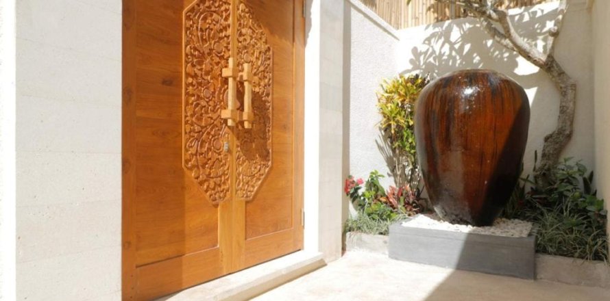 Вилла с 7 спальнями в Унгасан, Бадунг,  (9431)