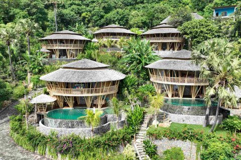 Вилла с 13 спальнями в Карангасем,  (9433) 1