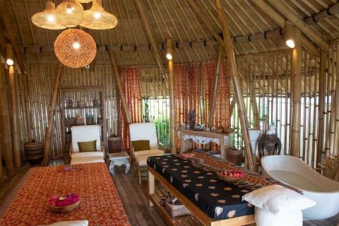 Вилла с 13 спальнями в Карангасем,  (9433) 9