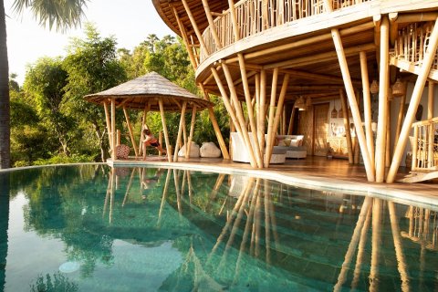 Вилла с 13 спальнями в Карангасем,  (9433) 7