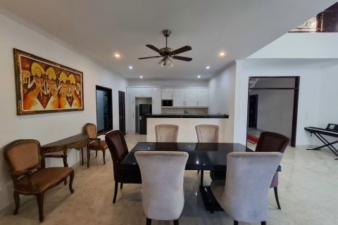 Вилла с 6 спальнями в Джимбаран, Бадунг,  (9817) 1