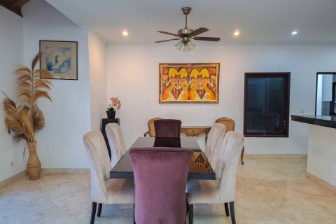 Вилла с 6 спальнями в Джимбаран, Бадунг,  (9817) 5