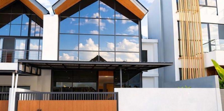 4 bedrooms Villa in Seminyak, Badung, Bali (10506)