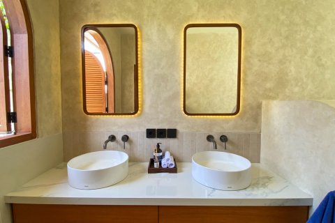350m2 Villa in Kerobokan, Badung, Bali (10504) 23