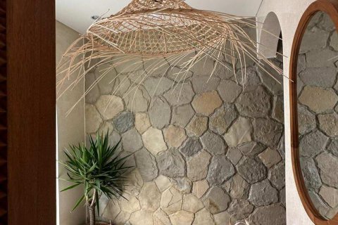 Вилла с 6 спальнями в Тампаксиринг, Гианьяр,  (5876) 9