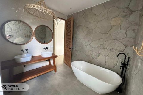 Вилла с 6 спальнями в Тампаксиринг, Гианьяр,  (5876) 11