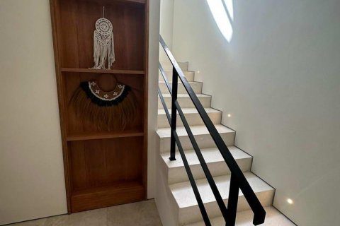 Вилла с 6 спальнями в Тампаксиринг, Гианьяр,  (5876) 12