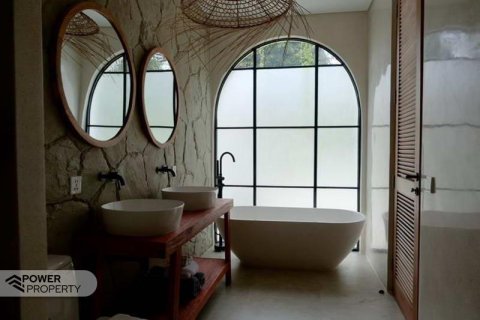 Вилла с 6 спальнями в Тампаксиринг, Гианьяр,  (5876) 6