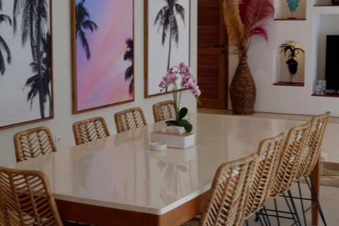 Вилла с 6 спальнями в Тампаксиринг, Гианьяр,  (5876) 2