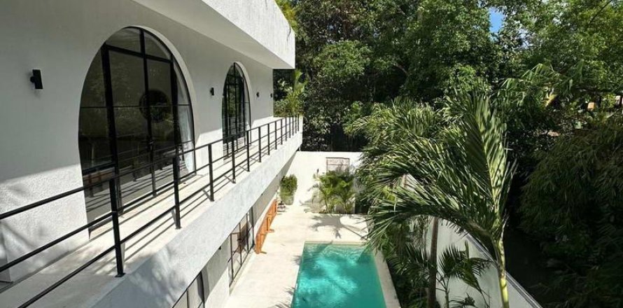 Вилла с 6 спальнями в Тампаксиринг, Гианьяр,  (5876)