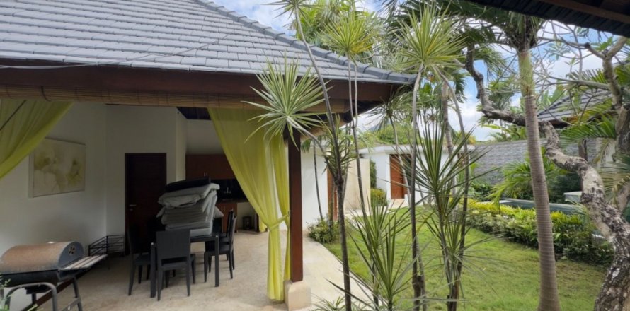 Вилла с 4 спальнями в Южный Денпасар, Денпасар,  (9358)