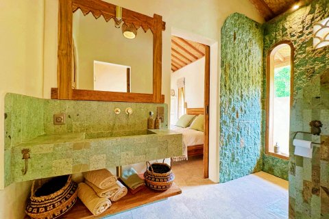 Вилла с 3 спальнями в Южная Кута, Бадунг,  (9359) 13