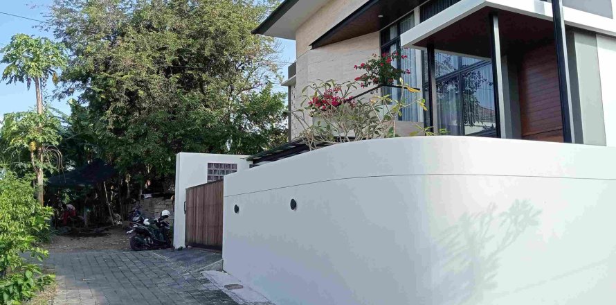 Дом с 4 спальнями в Денпасар,  (9413)