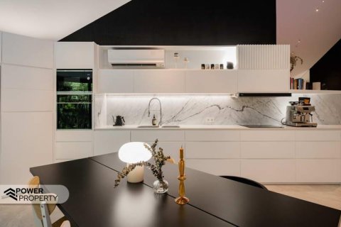 Вилла с 3 спальнями в Тампаксиринг, Гианьяр, (9813) 9