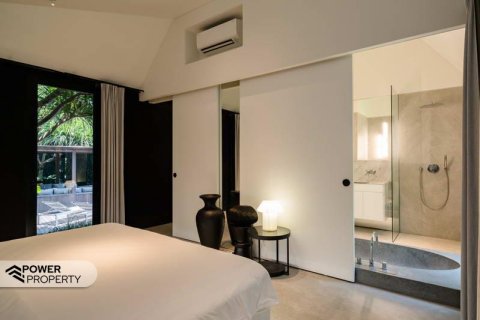 Вилла с 3 спальнями в Тампаксиринг, Гианьяр, (9813) 25