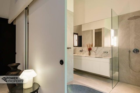 Вилла с 3 спальнями в Тампаксиринг, Гианьяр, (9813) 24