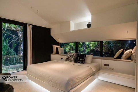 Вилла с 3 спальнями в Тампаксиринг, Гианьяр, (9813) 27