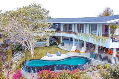 4 bedrooms Villa in South Kuta, Badung, Bali (15054)