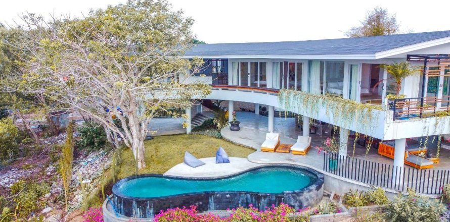 4 bedrooms Villa in South Kuta, Badung, Bali (15054)