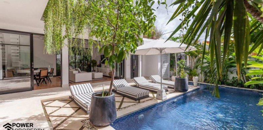 Вилла с 3 спальнями в Чангу, Бадунг,  (9268)