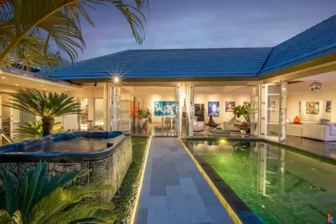4 bedrooms Villa in South Denpasar, Denpasar, Bali (13231)