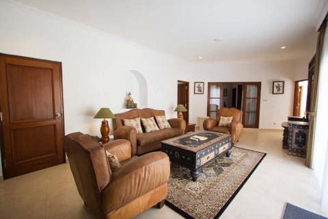 4 bedrooms Villa in Ungasan, Badung, Bali (15073)