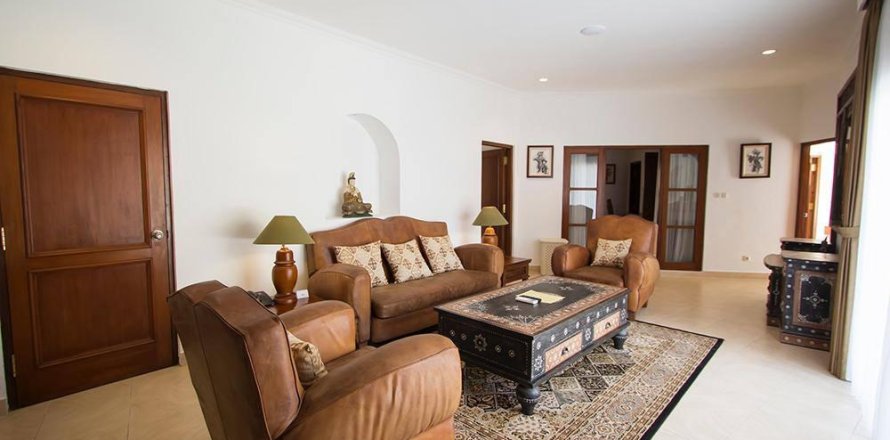 4 bedrooms Villa in Ungasan, Badung, Bali (15073)