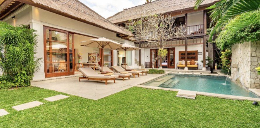 Вилла с 4 спальнями в Джимбаран, Бадунг,  (9661)