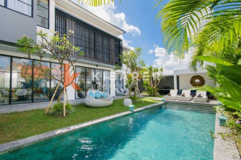 4 bedrooms Villa in Tibubeneng, Badung, Bali (13450)