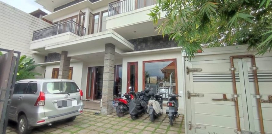 Вилла с 4 спальнями в Джимбаран, Бадунг,  (3987)