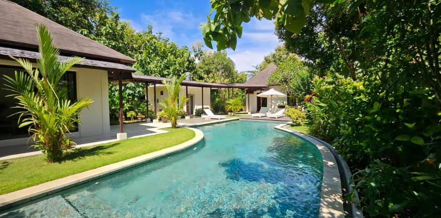 Вилла с 5 спальнями в Джимбаран, Бадунг,  (8782)