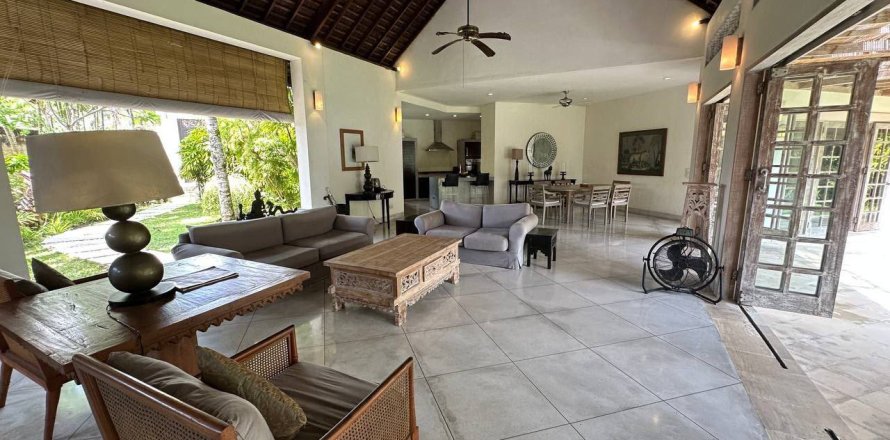 4 bedrooms Villa in Canggu, Badung, Bali (15257)