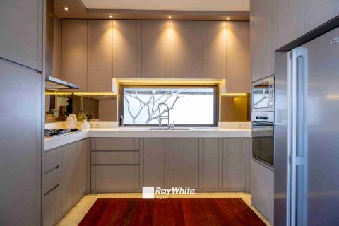 Вилла с 4 спальнями в Джимбаран, Бадунг, (9652) 9