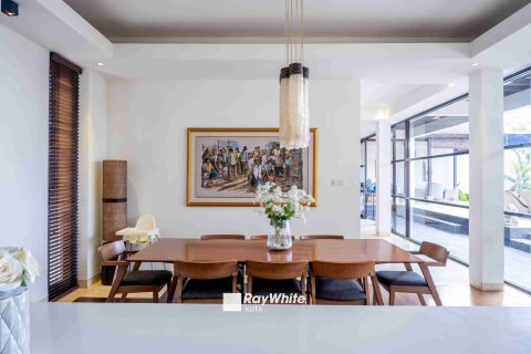 Вилла с 4 спальнями в Джимбаран, Бадунг, (9652) 5