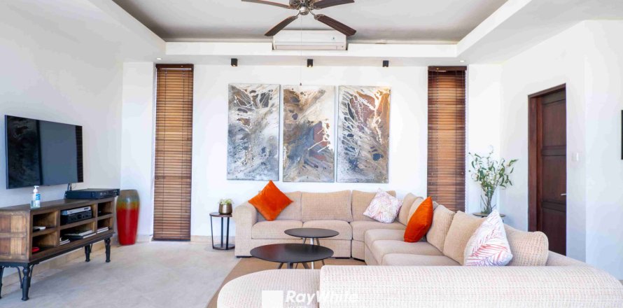 Вилла с 4 спальнями в Джимбаран, Бадунг, (9652)