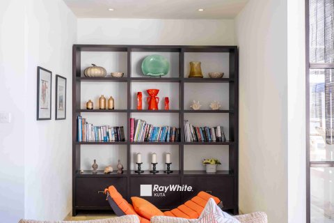 Вилла с 4 спальнями в Джимбаран, Бадунг, (9652) 3