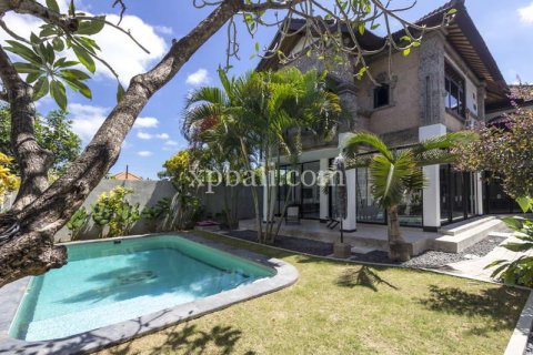 Вилла с 3 спальнями в Керобокан, Бадунг, (9847) 1