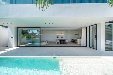 4 bedrooms Villa in Kerobokan, Badung, Bali (4601)