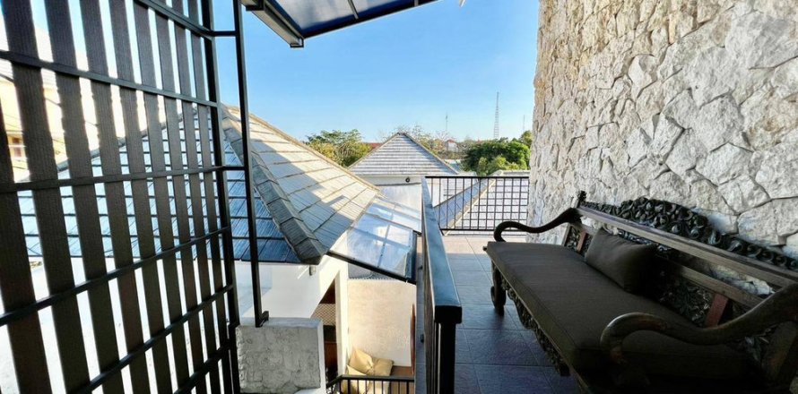 3 bedrooms Villa in South Kuta, Badung, Bali (14965)